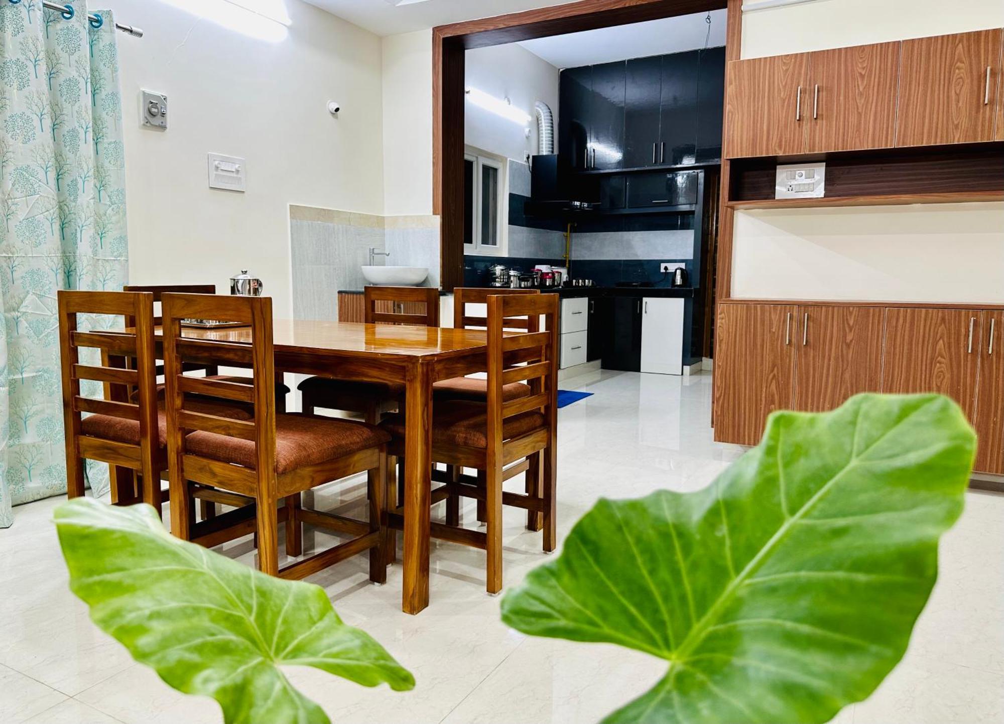 Truelife - 3Bhk Family Suites - Ps4 Pure Veg Restaurant On The Way To Balaji Temple - 2500 Sft Large Signature Apartment - Modular Kitchen - Super Fast Wifi, Smart Tv, 250 Jio Channels - Parking - Easy Access To All Temples - Top Service With Lots Of Tirupati Dış mekan fotoğraf