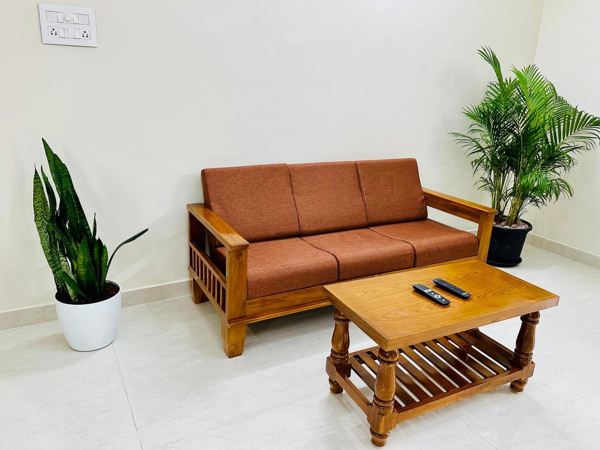 Truelife - 3Bhk Family Suites - Ps4 Pure Veg Restaurant On The Way To Balaji Temple - 2500 Sft Large Signature Apartment - Modular Kitchen - Super Fast Wifi, Smart Tv, 250 Jio Channels - Parking - Easy Access To All Temples - Top Service With Lots Of Tirupati Dış mekan fotoğraf