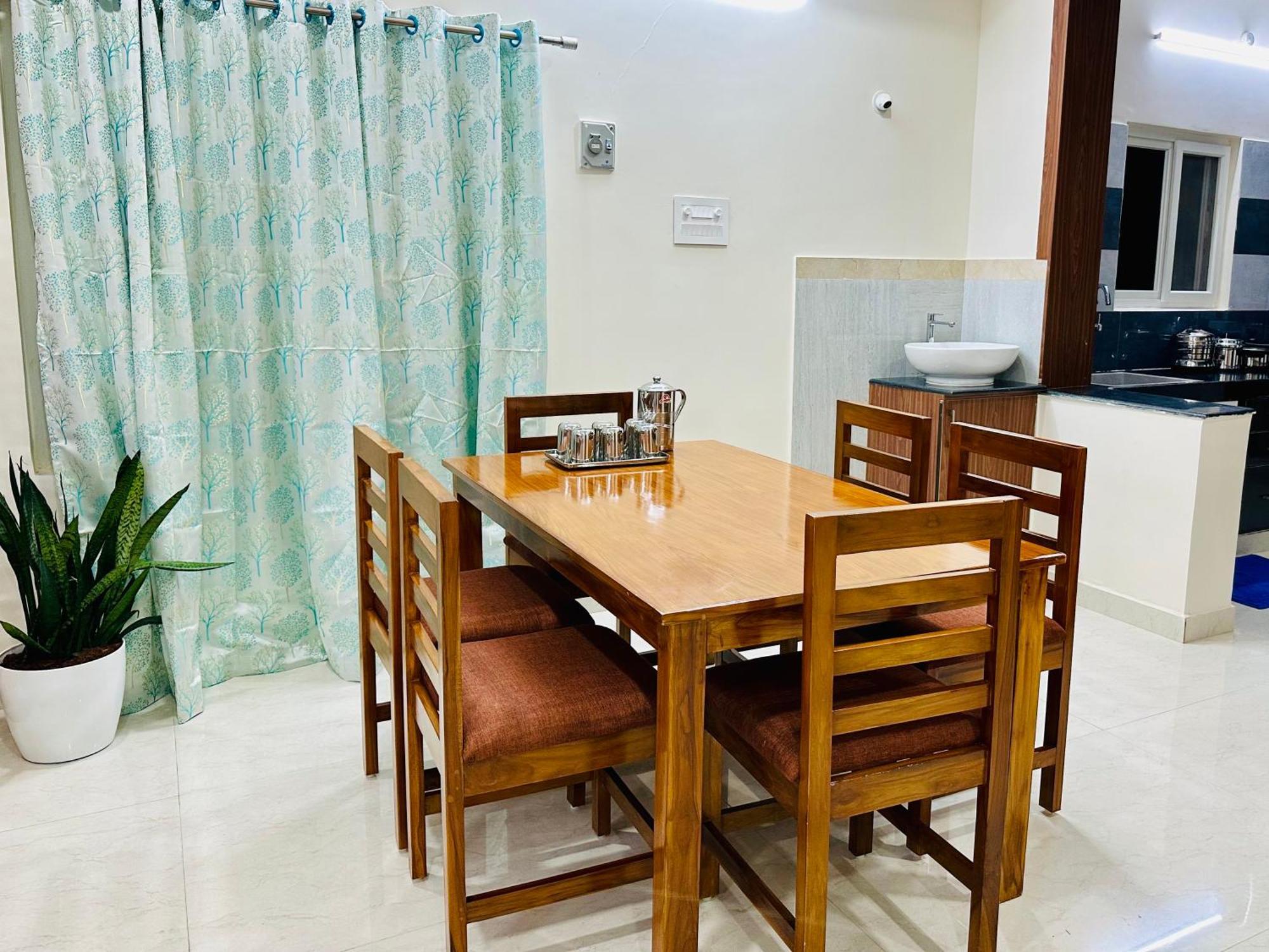 Truelife - 3Bhk Family Suites - Ps4 Pure Veg Restaurant On The Way To Balaji Temple - 2500 Sft Large Signature Apartment - Modular Kitchen - Super Fast Wifi, Smart Tv, 250 Jio Channels - Parking - Easy Access To All Temples - Top Service With Lots Of Tirupati Dış mekan fotoğraf